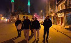 İnegöl’de vatandaşlar ilahiler ve beyitlerle sahura kalktı