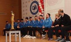 Bursa'da Şampiyon hentbolcular öğrencilerle buluştu