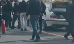 Ankara’da seyir halindeki otomobil alev aldı