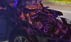 Bursa'da feci kazada otomobil hurdaya döndü!