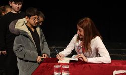 Bursa'da öğrenciler yazar Melis Sena Yılmaz ile buluştu!