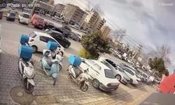 Bursa'da otomobil sürücüsü ile motosikletli kurye arasındaki gerginlik kamerada