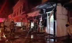 Bursa'da sabah saatlerinde yangın çıkan dükkan kullanılamaz hale getirdi!