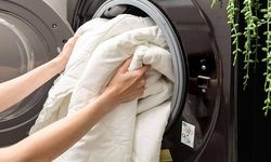 Çamaşır Makinesine Girmeyen Yorganlar Dert Olmaktan Çıkıyor Mu? Meğer Yıkamadan da Temizlemenin Pratik Bir Yolu Varmış