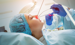 FESS Ameliyatı Nedir, Kimlere Yapılır? Sinüzit Bitmeyince Doktorlar Neden Bu Yöntemi Öneriyor?