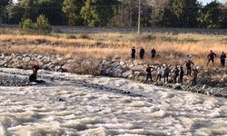 Köprüden düşerek akıntıya kapılan çocuk hayatını kaybetti