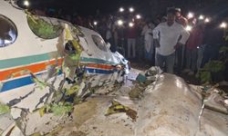 İçerisinde 7 kişinin bulunduğu ambulans uçak düştü