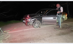 İnegöl'de iki otomobil kafa kafaya girdi!