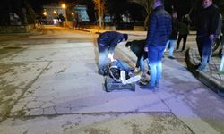 İnegöl’de yol kenarında hareketsiz bulunan genç hastaneye kaldırıldı