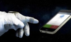 NASA’dan Dikkat Çeken Karar! Astronotlar Ay Görevlerinde Kendi Telefonlarını Kullanabilecek