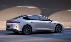 Otomotivde Tarihi Adım! Sodyum Bataryalı İlk Seri Üretim Otomobil Sahneye Çıktı, Dengeler Değişiyor Mu?