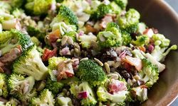 Diyette Olanlar Bu Salataya Bayılacak! Ton Bonfileli, Doyurucu ve Şık Salata Tarifi