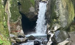 Saitabat Şelalesi Uludağ'ın karlarıyla yeniden coştu!