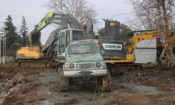 Sapanca’da İnanılmaz Kurtarma Operasyonu! Cip Battı, 3 Kepçe Saplandı, 6 Gün Sürdü!