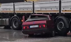 Turgutlu’da otomobil tırın altına ok gibi saplandı... O anlar kamerada