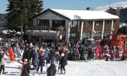 Uludağ'da güneşli hafta sonu: Zirve tatilcilerle doldu