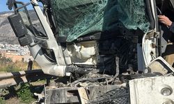 Hatay'da aynı istikametteki kamyonlar çarpıştı! 1 ölü