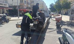 Kasktan ceza yememek için plakasını kapattı, yediği cezayı görünce hayatının pişmanlığını yaşadı