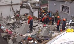 Çöken binada enkaz altında kalanları kurtarma çalışmasına köpeklerde katıldı