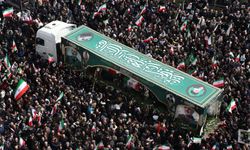 İran’da üst düzey komutanlar için Tahran’da cenaze töreni düzenlendi