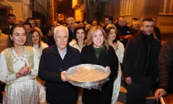 Başkan Bozbey mahalleliyle Arnavut böreği topladı