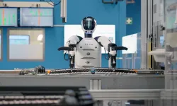 BMW Fabrikalarında Yeni Dönem Başlıyor Mu, Yapay Zeka Destekli İnsansı Robotlar Üretim Hatlarında Nasıl Görev Alacak?