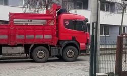 Bolu'da çalıntı tır sokakta park halinde bulundu