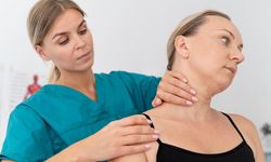 Boyundaki Küçük Bir Bez Nasıl Büyük Sağlık Sorunlarına Yol Açabiliyor? Uzmanlar Sessiz İlerleyen Bu Hastalığa Karşı Uyar