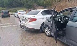 Bursa Otobanında Zincirleme Kaza: 4 Araç Birbirine Girdi
