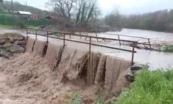 Bursa'da aşırı yağışlar köprüyü trafiğe kapattı!
