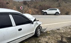 Elazığ'da iki otomobil çarpıştı! 9 yaralı
