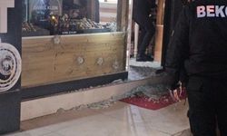 Elazığ’da iş yerine silahlı saldırı! Vitrine 9 kurşun isabet etti