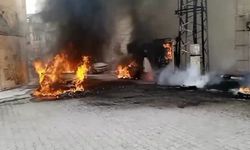 Elektrik panosu alev aldı, 3 araç zarar gördü