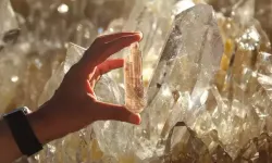 Elmastan 10 Bin Kat Daha Nadir! Dünyada Sadece Türkiye’de Çıkarılan Bu Taş Neden Bu Kadar Değerli?