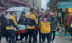 Fatihte 3 katlı binada yangın çıktı! 1 ölü 5 yaralı