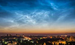 Gece gökyüzü neden daha net görünür?