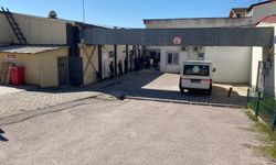 İki tırın arasında feci ölüm