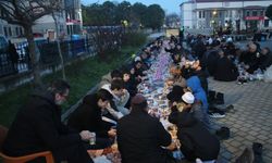 İnegöl’de Medine Usulü İftar Sofrası! Yusuf Şahin Camii’nde Anlamlı Buluşma