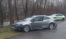 İnegöl'de Otomobil Alt Yola Uçtu: 1'i Bebek 4 Yaralı!