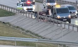 İnegöl’de otomobil bariyerlere çarptı! 1 kişi yaralandı