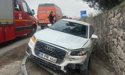 İnegöl'de Sollama Yapan Otomobil Şarampole Savruldu: 3 Yaralı