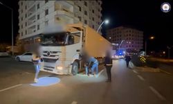 İran'dan gelen 25 göçmen tır dorsesinde yakalandı, sürücü tutuklandı