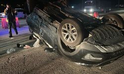 Kaza yapan otomobil ters döndü! 7 yaralı