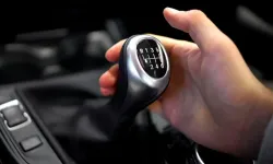 Otomobil Dünyasında Sessiz Devrim! Bir Zamanların Vazgeçilmezi Debriyaj Pedalı Tarihe Karışıyor