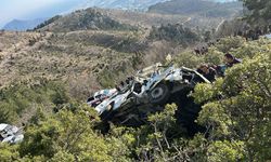 Mersin'de işçi servisi uçuruma yuvarlandı! 3 ölü 11 yaralı