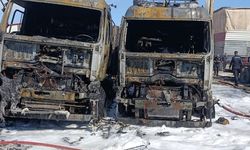 Mersin'de yangın, tırlar hurdaya döndü