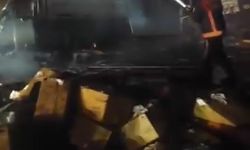 Şanlıurfa'da peçete yüklü tır alevlere teslim oldu