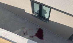 Sohbet ederken 4 metre yükseklikten beton zemine düştü