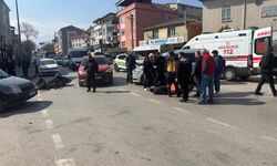 İnegöl’de otomobil ile motosiklet çarpıştı: 1 yaralı