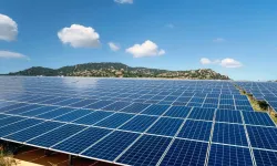 Yağmur Artık Boşa Akmayacak! Güneş Paneli Hem Güneşten Hem Yağmurdan Elektrik Üretiyor